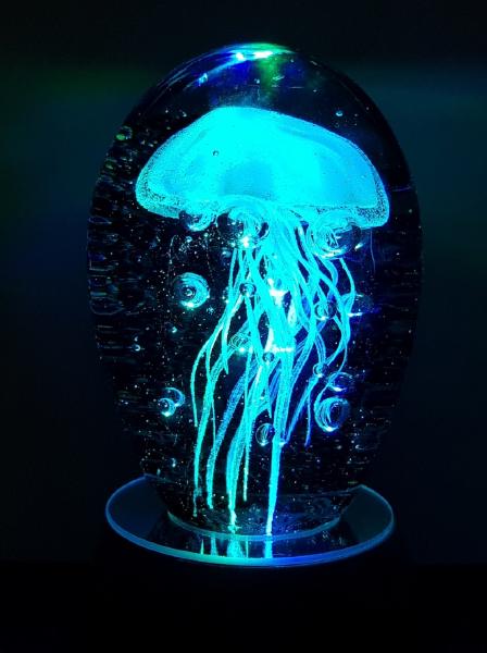 Glasobjekt Qualle weiss mit LED Licht